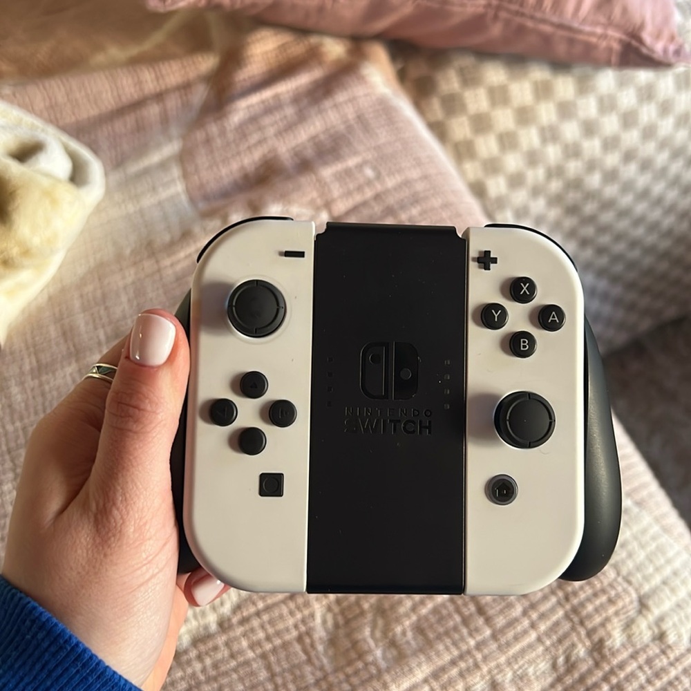 - OLED switch - Picture 2 of 3
